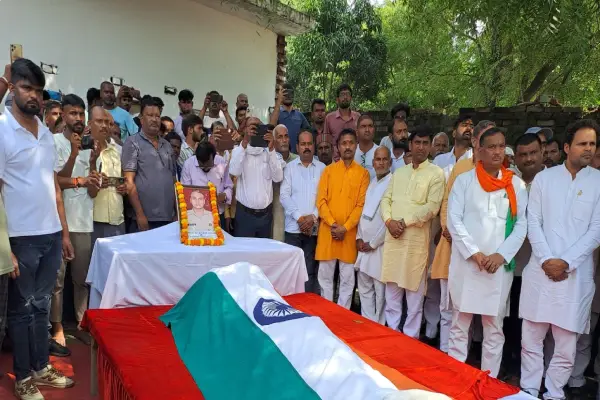 अम्बेडकरनगर के शहीद CISF असिस्टेंट कमांडेंट अंकित पाण्डेय को गार्ड ऑफ ऑनर के साथ अंतिम विदाई